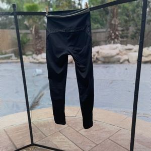 Black Capri workout leggings!